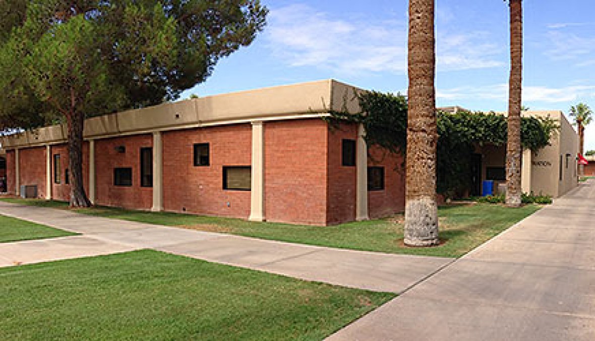 Picture of Administration building at Glendale Community College