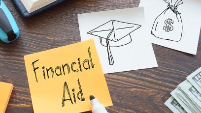 Yellow sticky note with the words Financial Aid
